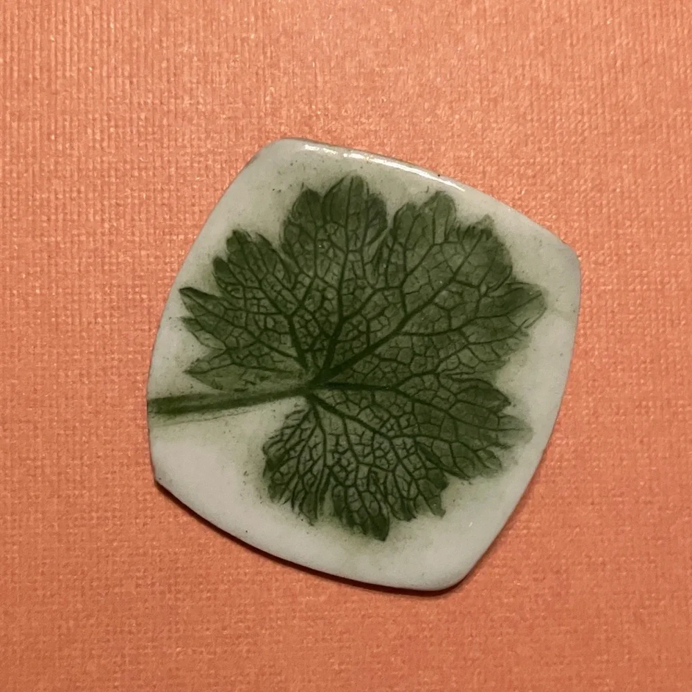 Vintage Handmade Green Leaf Ceramic Brooch and Earrings Set - Picture 2 of 7